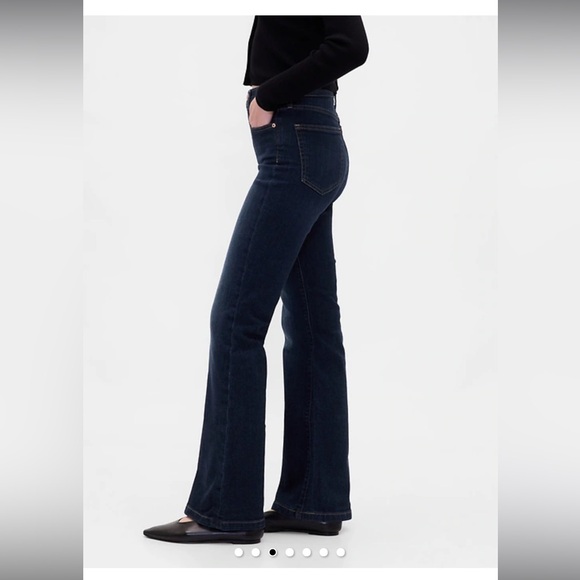 Gap NWT High Rise 70s Flare Jeans Size 29 Regular in Dark Wash - Picture 3 of 12